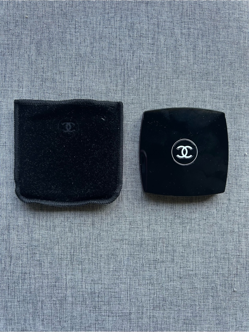 CHANEL Black Compact mirror with Velvet Pouch